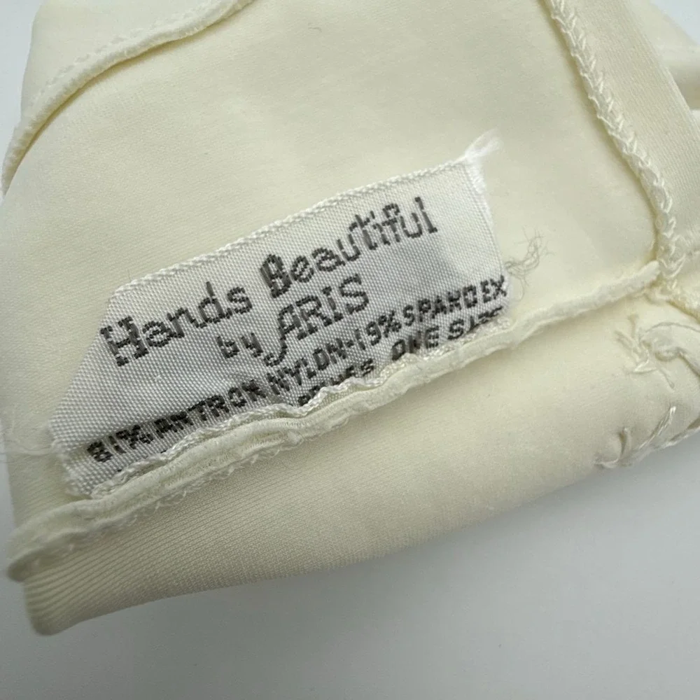 Vintage 1960s 1970s ARIS Hands Beautiful Ivory Dress Gloves Embroidered One Size